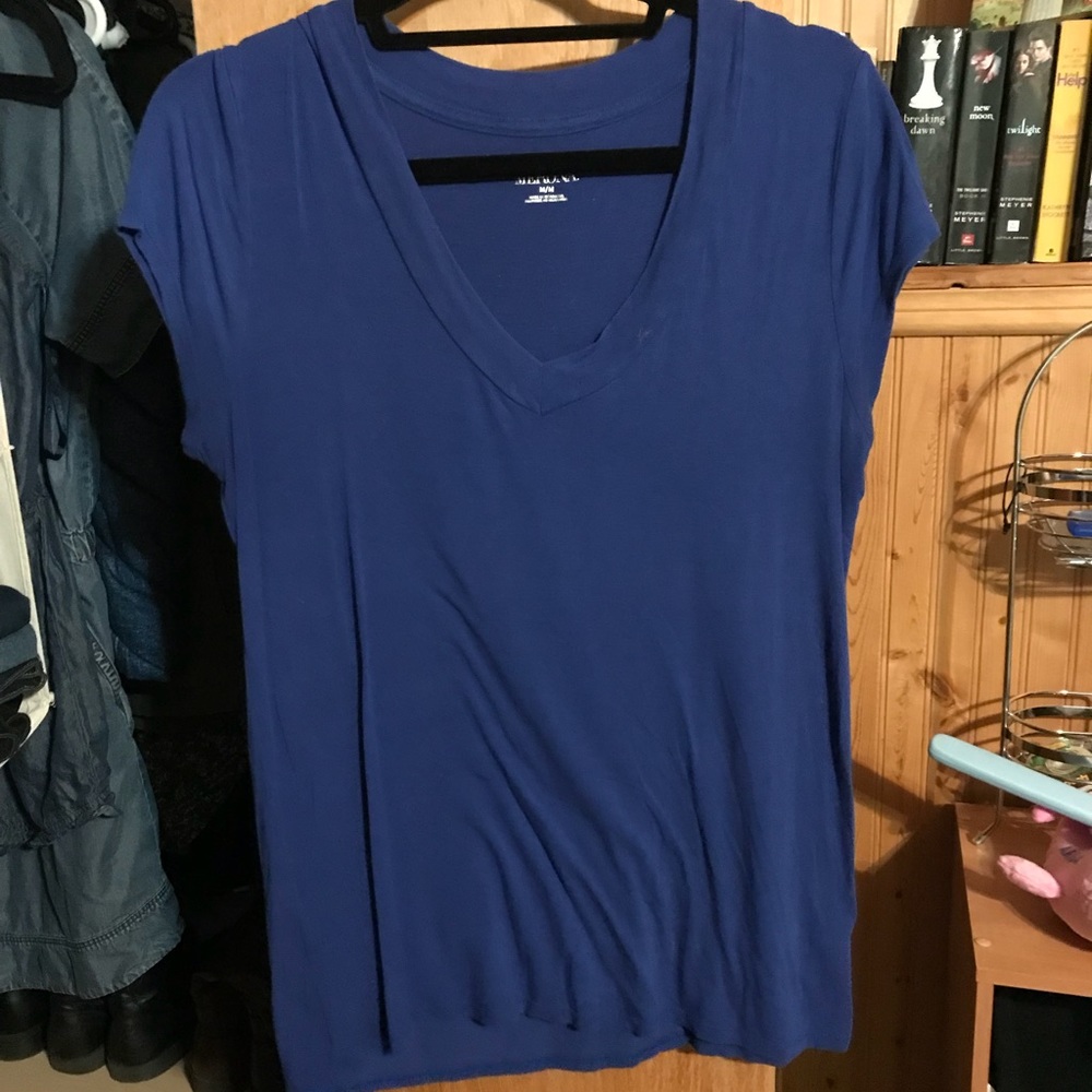 Blue comfy short sleeve v-neck t-shirt